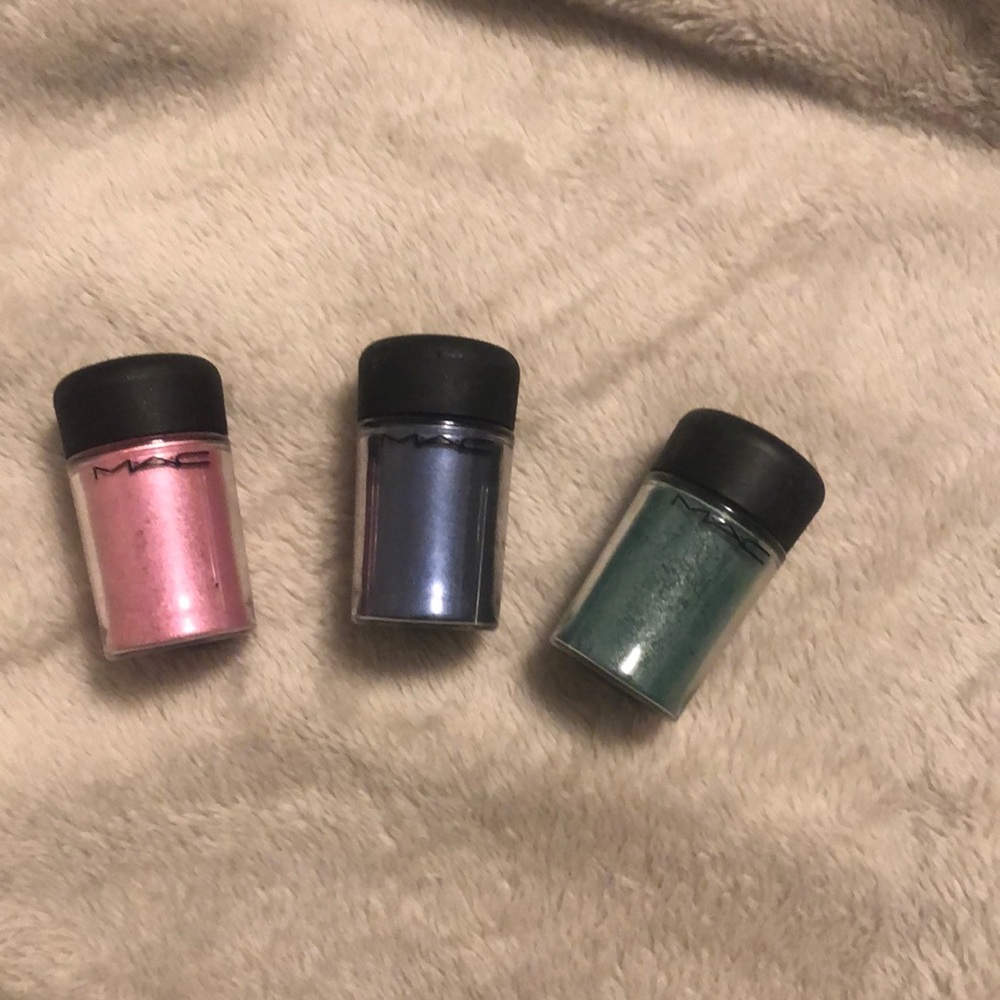 MAC loose pigment